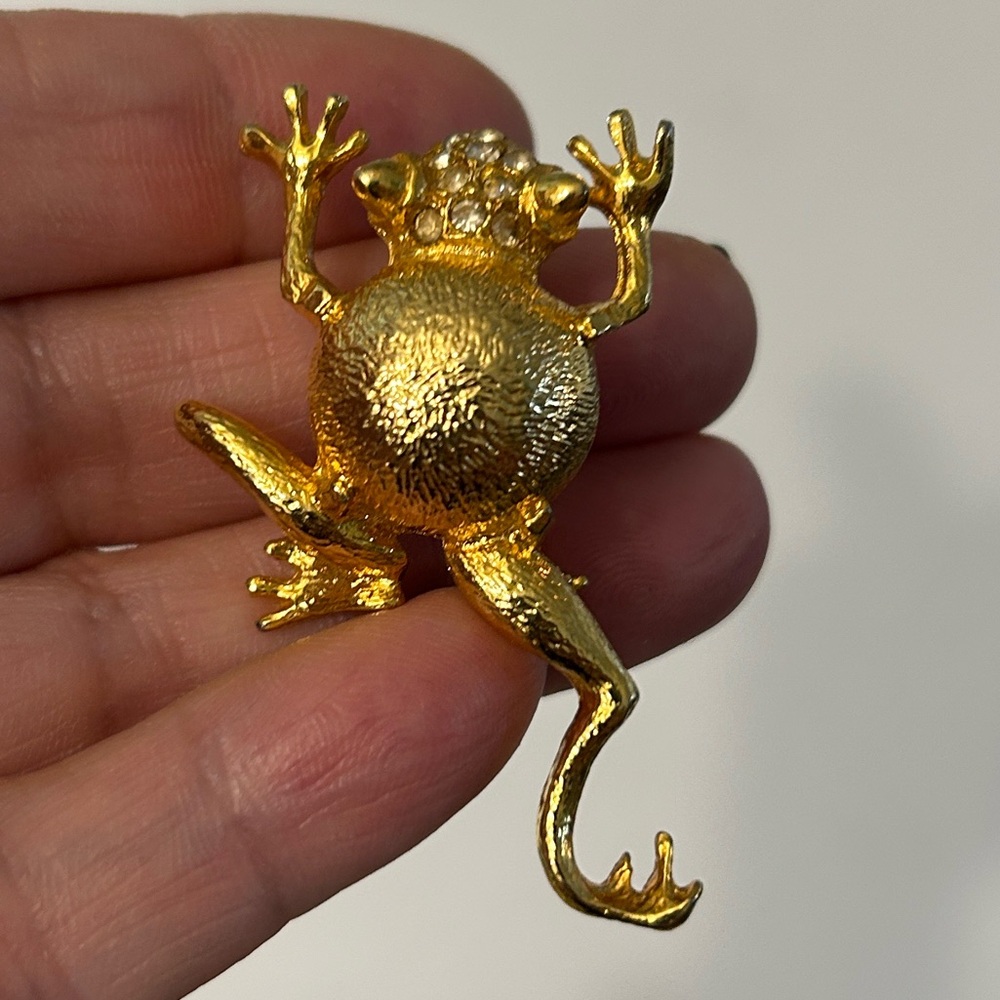 Vintage M Jent Textured Gold Tone Rhinestone Frog Brooch pin - Picture 3 of 13